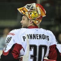 Arī Punnenovs nevarēs palīdzēt Latvijas hokeja izlasei PČ, treneru korpusu pametis Ankipāns