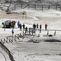 В Италии пара с ребенком провалилась в кратер вулкана и погибла