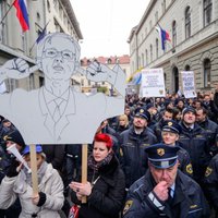 Imigrācijas krīzes pārslogotā Slovēnijas policija protestos pieprasa algu palielināšanu