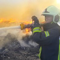 'Dzīvē esmu cīnītāja.' Latvijā pirmā ugunsdzēsēja glābēja un šofere Anna