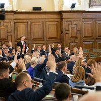 'Mazdūšība' un 'kurkulis Saeimā' - deputāti konceptuāli atbalsta opozīcijas kritizēto budžetu