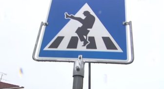 ВИДЕО: В Норвегии появился пешеходный переход для придурков