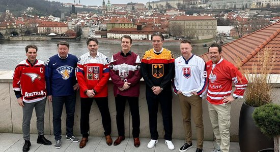 Hokeja leģendu bilde – Ozoliņš, Jāgrs, Krups un Kurri satiekas Prāgā