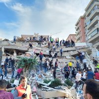 В Турции и Греции произошло сильное землетрясение, есть разрушения и жертвы (дополнено в 17:58)