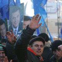 Janukovičs atceļ Kijevas mēru; ielās pulcējas prezidenta atbalstītāji
