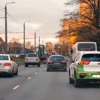 Video: Eksperimentā Rīgā stundas laikā fiksē 50 ceļu satiksmes pārkāpumu