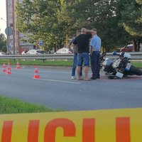 Pakaļdzīšanās Ogrē: avarējušais policijas motocikls bijis bez tehniskās apskates