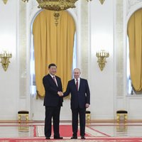 Sji ielūdz Putinu apciemot Ķīnu