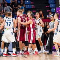 Video: Brīnummetieni, roku palaišana un Latvijas zaudējums 'Eurobasket 2017' ceturtdaļfinālā