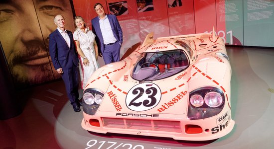 ФОТО. В Рижском Мотор-музее открылась уникальная выставка исторических автомобилей Porsche
