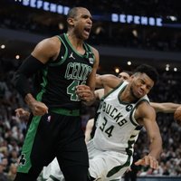 Horfordam un Teitumam pa 30 punktiem, 'Celtics' izlīdzina rezultātu pret 'Bucks'