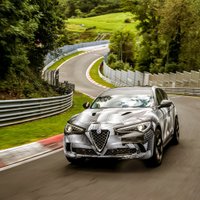 Video: 'Alfa Romeo Stelvio' kļuvis par visātrāko apvidnieku Nirburgringas trasē