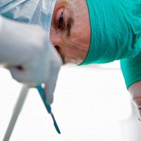 Latvijā pirmoreiz pacientei veic pilnīgu deguna rekonstrukciju