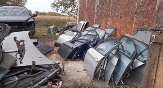 Foto: Atklātas 30 nelikumīgas nolietoto auto izjaukšanas vietas Latvijā