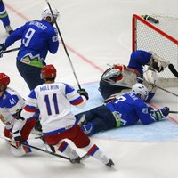 ВИДЕО: Россия одержала вторую победу подряд на ЧМ, у Бирюкова сломана челюсть