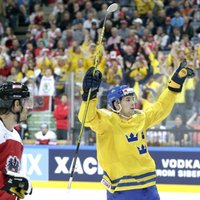 Forsbergam 'hat trick'; Zviedrija pirms spēles pret Latviju nomētā austriešus
