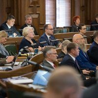 Saeima noraida opozīcijas priekšlikumu atsākt parlamenta darbu klātienē