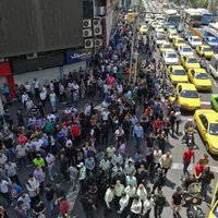 Tirgotāji Teherānā protestē pret Irānas valūtas sabrukumu