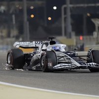 Gaslī un Verstapens ātrākie F-1 sezonas pirmajos treniņbraucienos