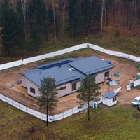 ФОТО. Дом президента Литвы почти достроили: вокруг видеокамеры и охрана