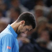 Джокович проиграл в четвертьфинале парижского "Мастерса", Маррей в шаге от титула первой ракетки