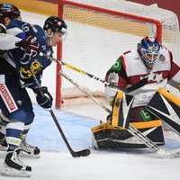 Latvijas hokejisti negūst vārtus pārbaudes spēlē pret Somiju
