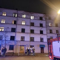 ФОТО. В многоэтажке на улице Валдемара в Риге образовались трещины, эвакуированы 33 человека