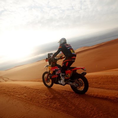 'Dakaras' motociklu ieskaitē jauns līderis; Al-Atija tuvojas uzvarai automašīnu klasē