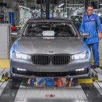 BMW uz laiku slēdz Eiropas rūpnīcas un ražotni Dienvidāfrikā