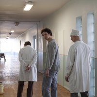 Foto: Ar ainām no psihoneiroloģiskās slimnīcas uzsākta jauna pašmāju seriāla filmēšana
