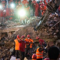 В Турции спустя три дня после землетрясения под завалами нашли живыми двоих детей