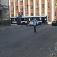 Foto: Auto un 'Rīgas satiksmes' autobusa sadursme Abrenes un Riepnieku ielas krustojumā