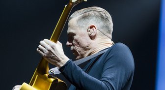 ФОТО: Брайан Адамс отметил 30-летие альбома Reckless в Arēna Rīga