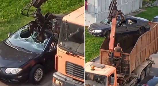 ВИДЕО: В Даугавпилсе автомобиль эвакуируют со двора дома прямиком на шрот
