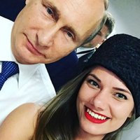 Pasauli sajūsmina seksīgas krievu modeles selfijs ar Putinu