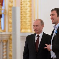 Hokejists Ovečkins dibina 'Putina komandu'