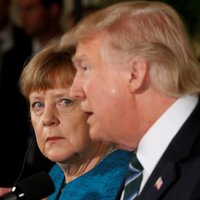 Трамп проигнорировал просьбы пожать руку Меркель