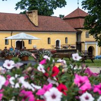 ФОТО. Единственная в Латвии: укрепленная усадьба Шлокенбека и овеянный легендами мельничный пруд