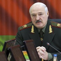 ФОТО. Белорусская диаспора Латвии пикетировала референдум, на котором "обнуляют" Лукашенко