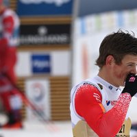 Норвежец Клебо принял дисквалификацию и обратился к российскому лыжнику Большунову