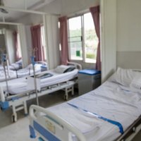 Raidījums: Bez papildu naudas samaksai par virsstundām slimnīcām draud finanšu krīze