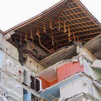 ФОТО, ВИДЕО: В Молдавии обрушилась часть жилого многоэтажного дома