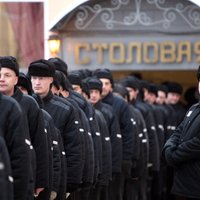 'Putina pavārs' Rostovā karam savervējis 1000 cietumnieku; Sanktpēterburgā vervē pat bezpajumtniekus