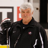 Aizsaulē devies arī pazīstamais kanādiešu hokeja treneris Pets Kvins