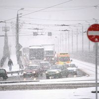 Синоптики: с пятницы Латвию несколько раз "накроют" снегопады и дожди