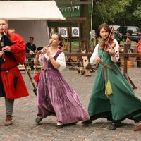 Senas dejas, mūzika un amatnieku prasmes – krāšņie Rīgas svētki aculiecinieka acīm