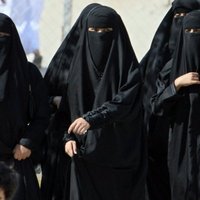 Sievietēm Saūda Arābijā kļūs iespējams saņemt autovadītāja apliecību