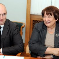 Straujuma mudina RP ekonomikas ministra amatā nomainīt Pavļutu pret Dombrovski