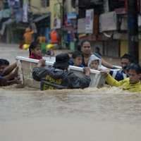 Tropiskā vētra Filipīnās liek 200 000 iedzīvotājiem pamest savas mājas