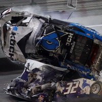 Video: NASCAR sacensības Deitonā noslēdzas ar šaušalīgu avāriju